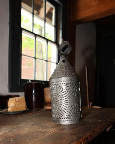 Wyckoff_Interior_17thCentury_Kitchen_Barn-Lanterns_002
