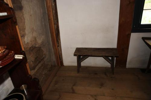 Wyckoff_Interior_17thCentury_Kitchen_Bench_001
