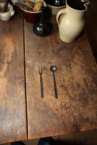 Wyckoff_Interior_17thCentury_Kitchen_Cutlery_CookingImplements_001