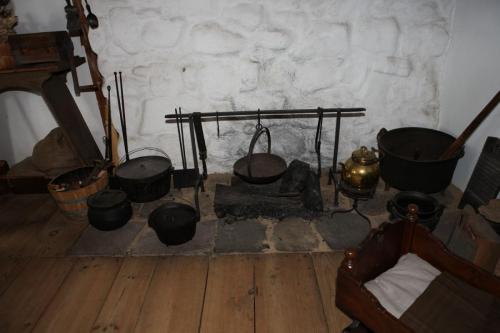 Wyckoff_Interior_17thCentury_Kitchen_Hearth_002