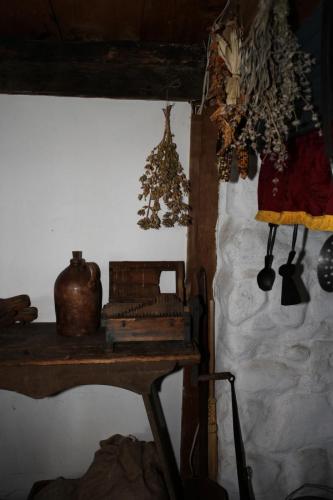 Wyckoff_Interior_17thCentury_Kitchen_Meat-Grinder_005