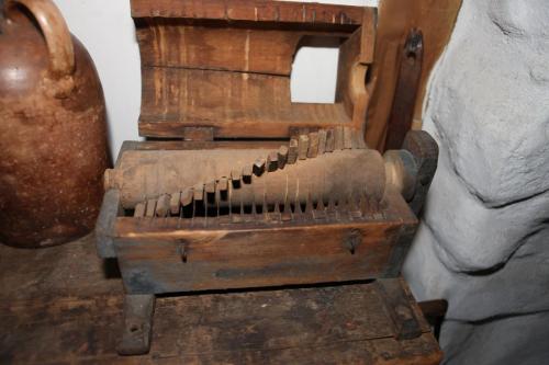 Wyckoff_Interior_17thCentury_Kitchen_Meat-Grinder_006