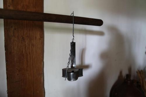 Wyckoff_Interior_17thCentury_Kitchen_Oil-Lamp_001