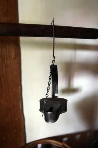 Wyckoff_Interior_17thCentury_Kitchen_Oil-Lamp_003