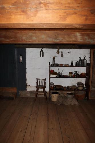 Wyckoff_Interior_17thCentury_Kitchen_Shelves_001