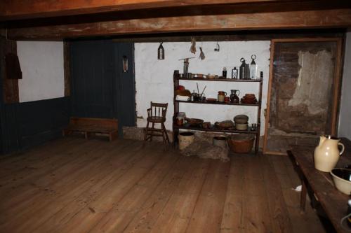 Wyckoff_Interior_17thCentury_Kitchen_Shelves_002