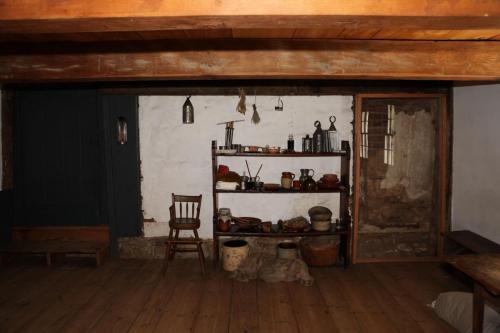 Wyckoff_Interior_17thCentury_Kitchen_Shelves_004