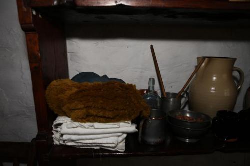 Wyckoff_Interior_17thCentury_Kitchen_Shelves_008