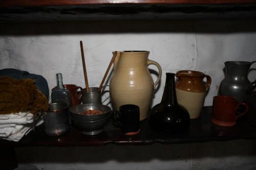 Wyckoff_Interior_17thCentury_Kitchen_Shelves_009