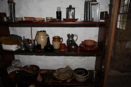 Wyckoff_Interior_17thCentury_Kitchen_Shelves_011